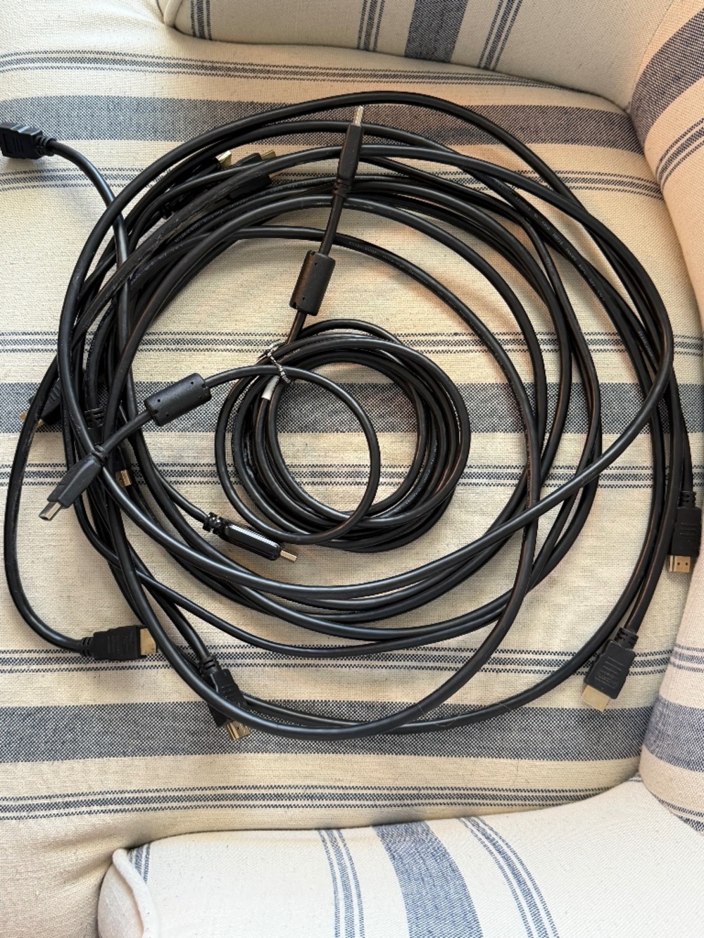 5 HDMI cords
